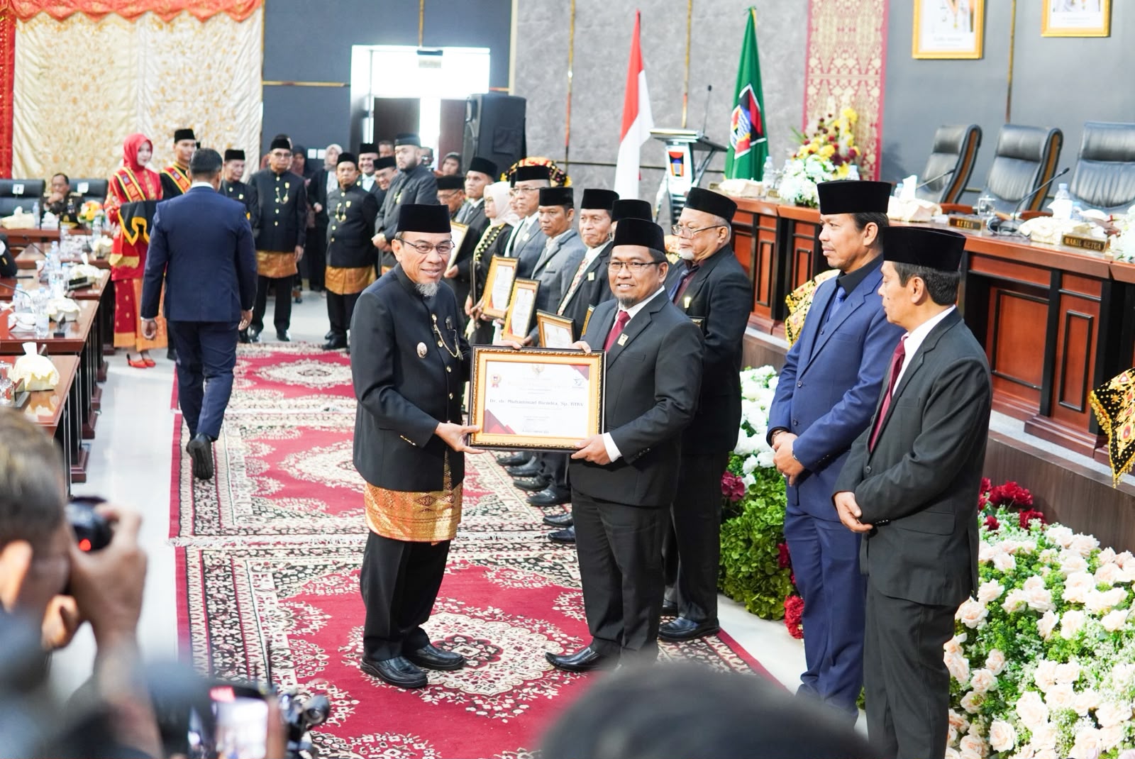 Berkontribusi dalam Bidang Kesehatan, Dirut RS UNAND Raih Penghargaan dalam rangka Hari Jadi kota Padang ke 357